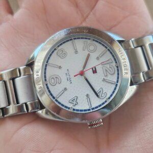 Tommy Hilfiger Women Wristwatch Silver Tone Metal Band Quartz Analog Watch